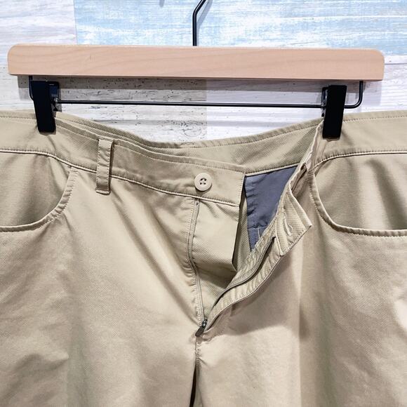 Under Armour Leaderboard Golf Shorts Tan HeatGear Loose Woven Stretch Mens 38 - Picture 2 of 6